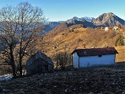 63 Salendo sul sent. 571 al Monte Tesoro sguardo indietro alla Forcella Alta e all'Ocone